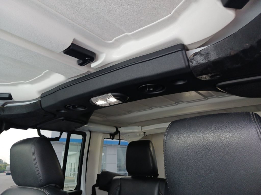 Used 2016 White Jeep Unlimited Sahara image 29