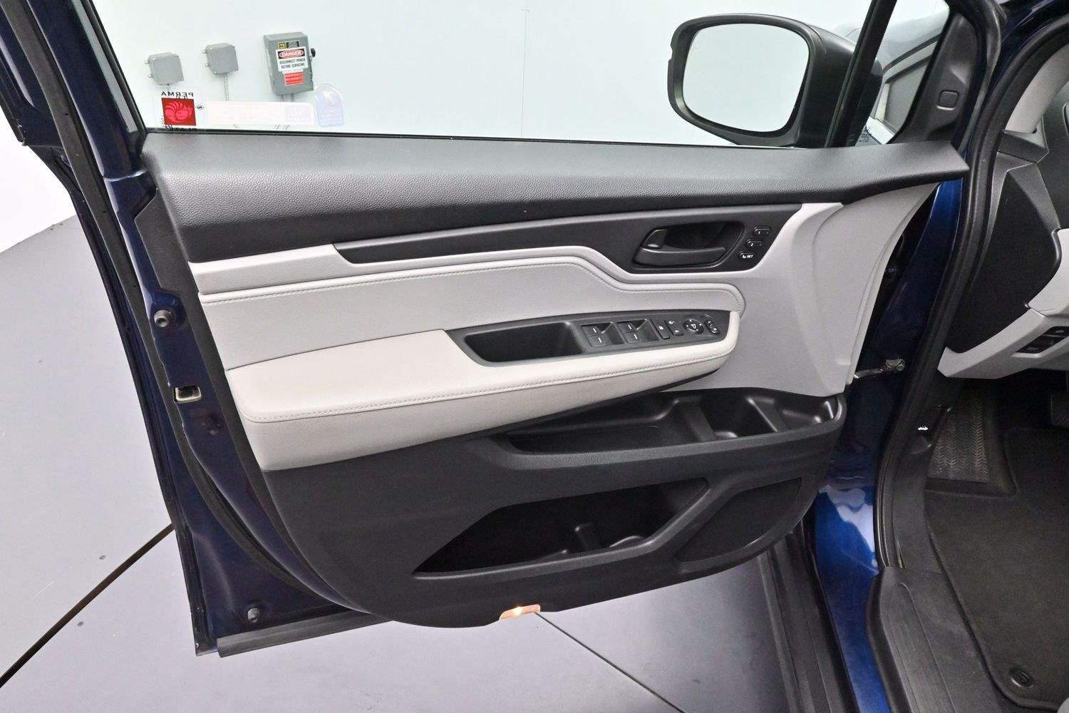 Used 2018 Blue Honda EX-L image 9