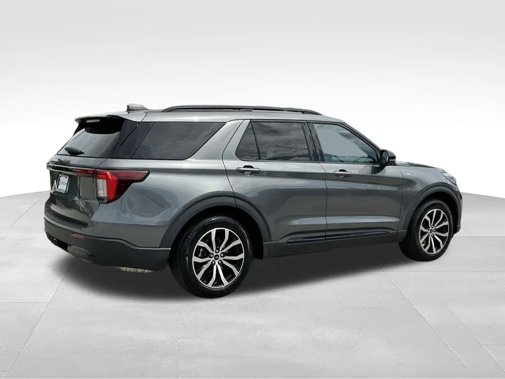 Used 2025 Gray Ford ST-Line image 10
