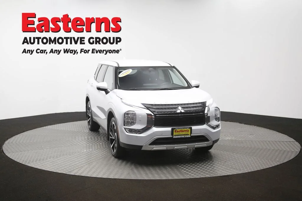 Used 2024 White Mitsubishi SE image 50