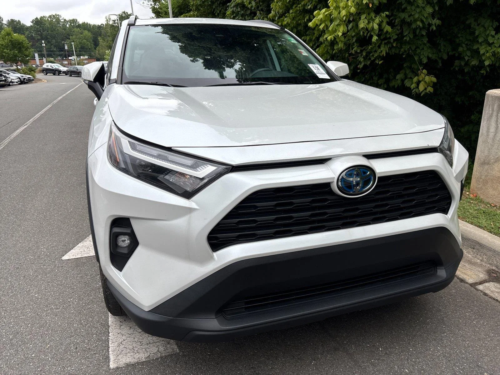 Used 2023 Wind Chill Pearl Toyota XLE Premium image 8