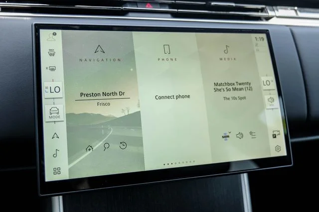 New 2026  Land Rover SE image 40