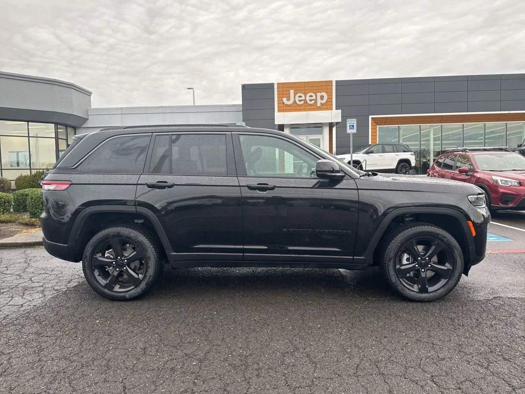 Used 2026 Diamond Black Crystal Pearlcoat Jeep Limited image 8