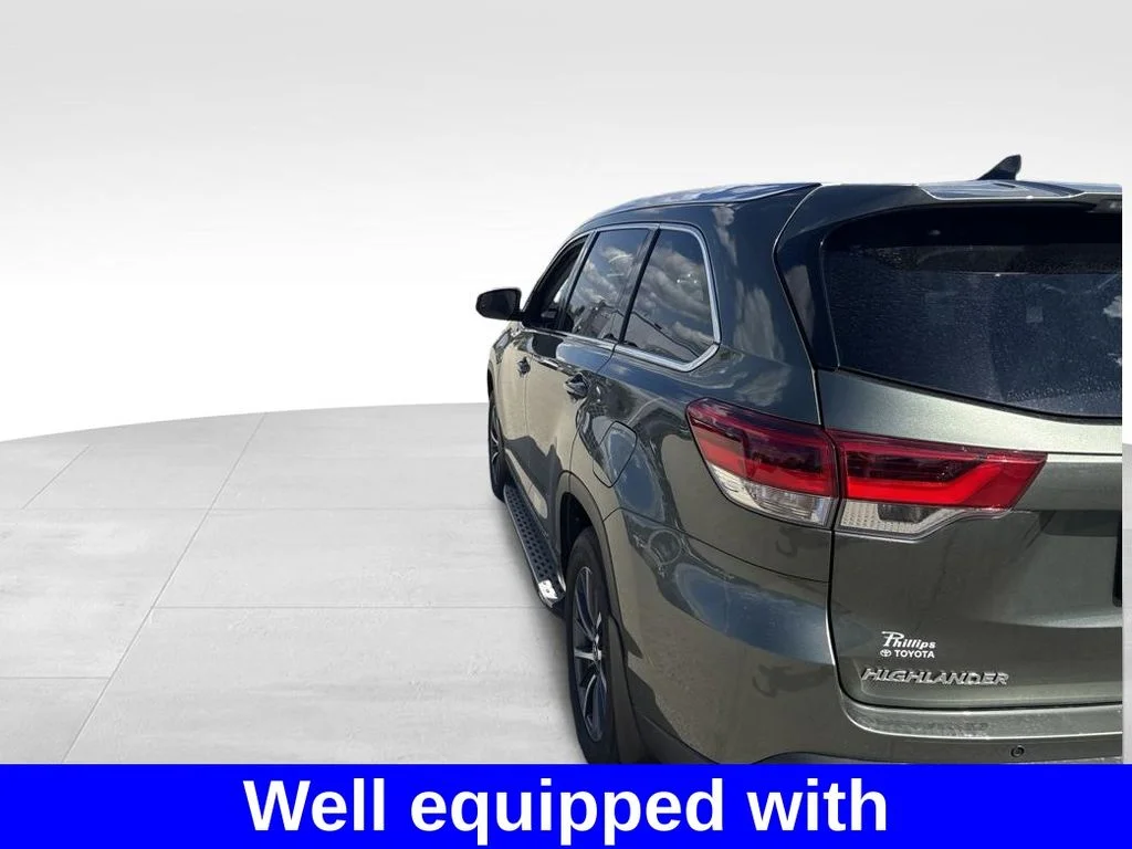 Used 2019 Green Toyota XLE image 3