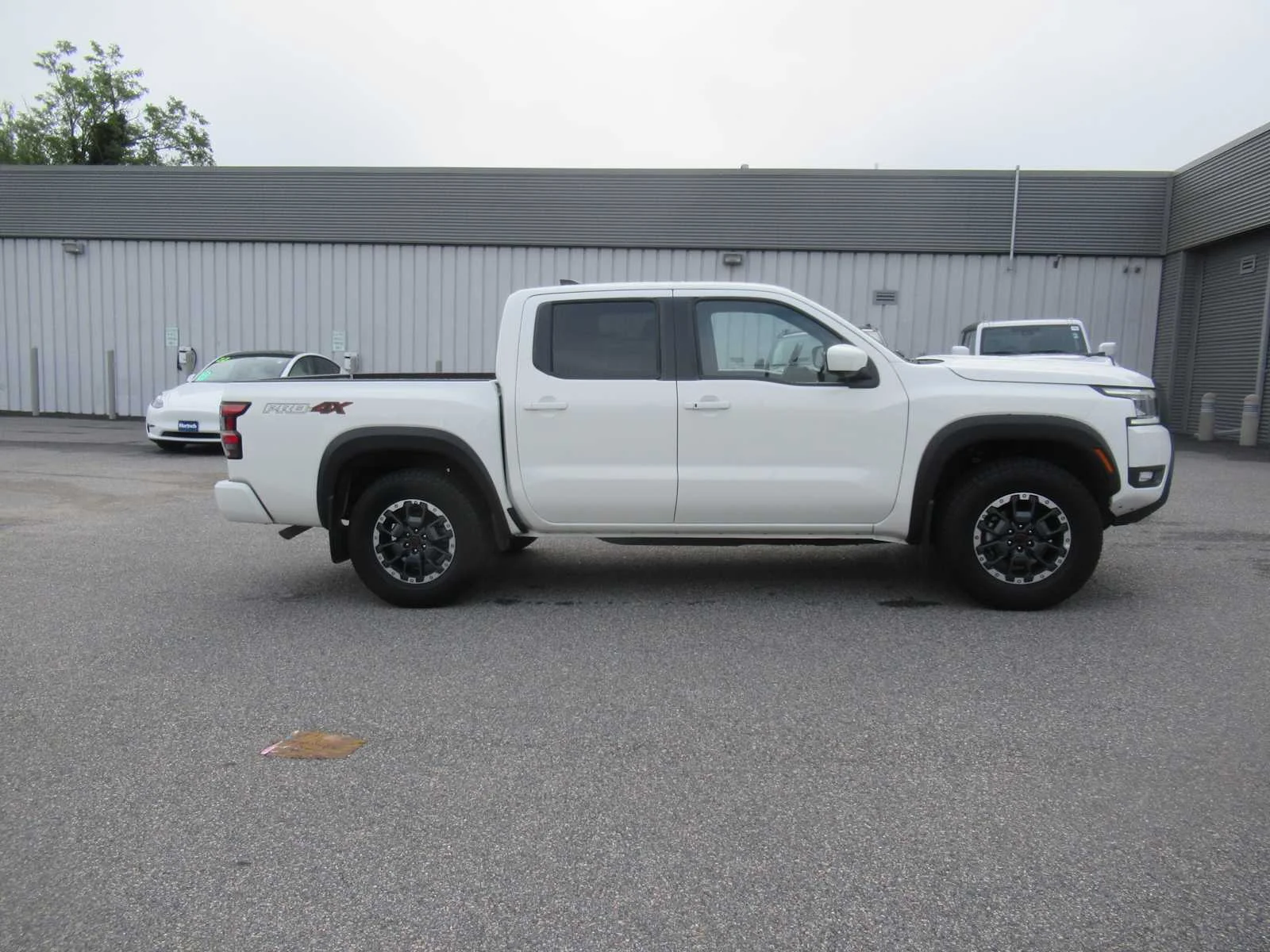 Used 2025 Glacier White Nissan PRO-4X image 4
