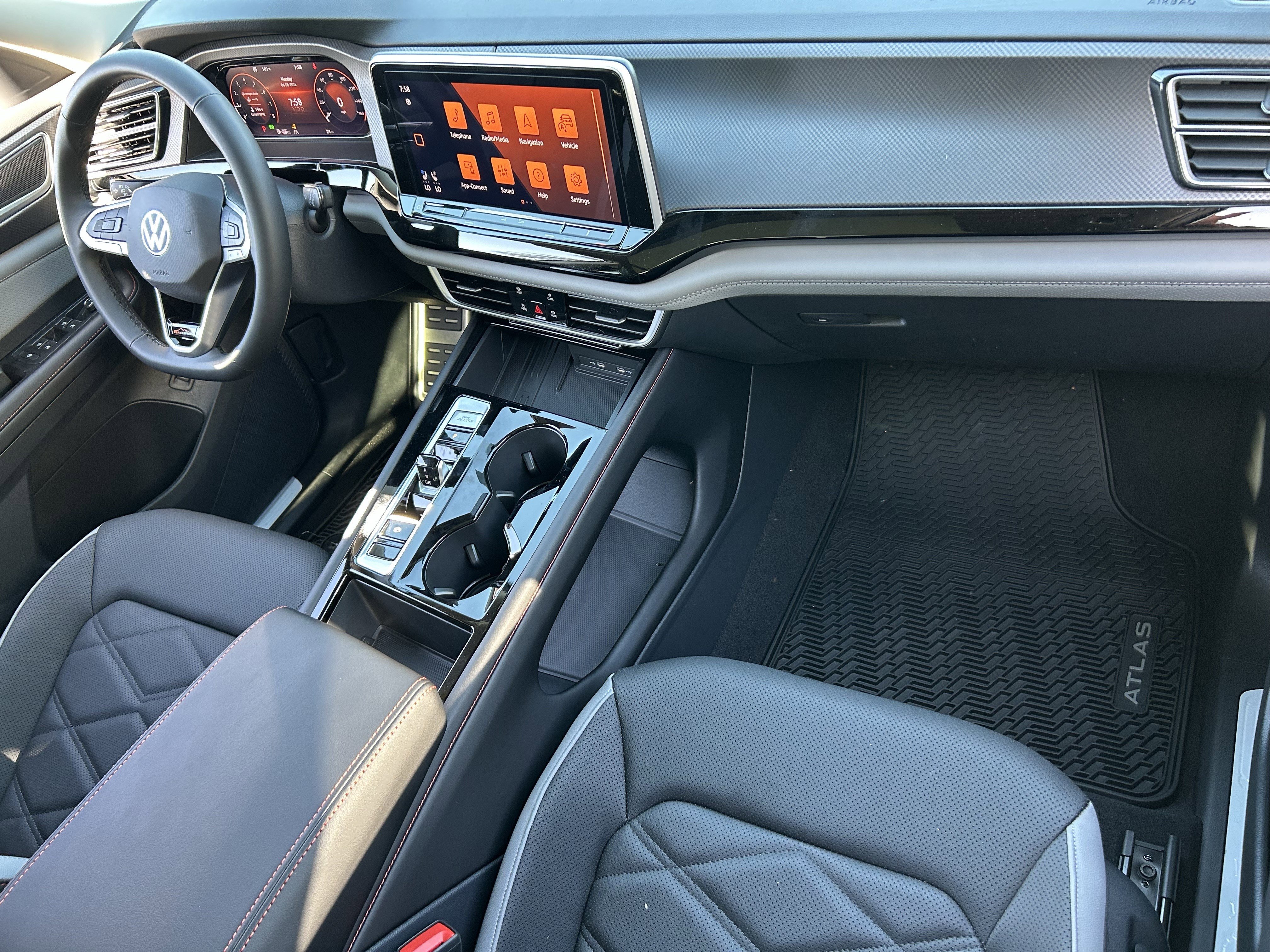 New 2026 Opal White Pearl Volkswagen 2.0T Peak Edition image 8