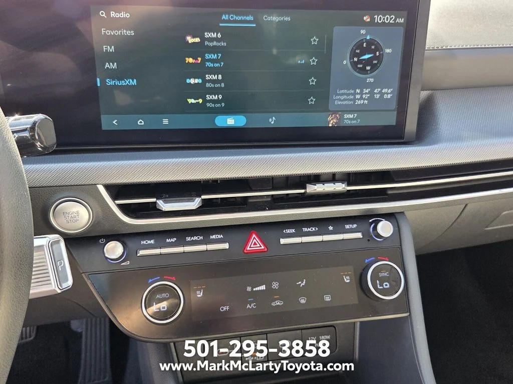 Used 2025 White Hyundai SEL image 17