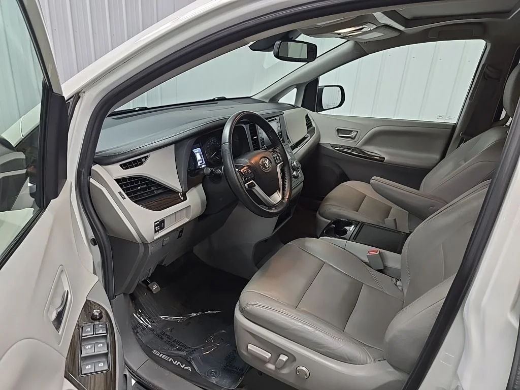 Used 2020 White Toyota XLE image 29