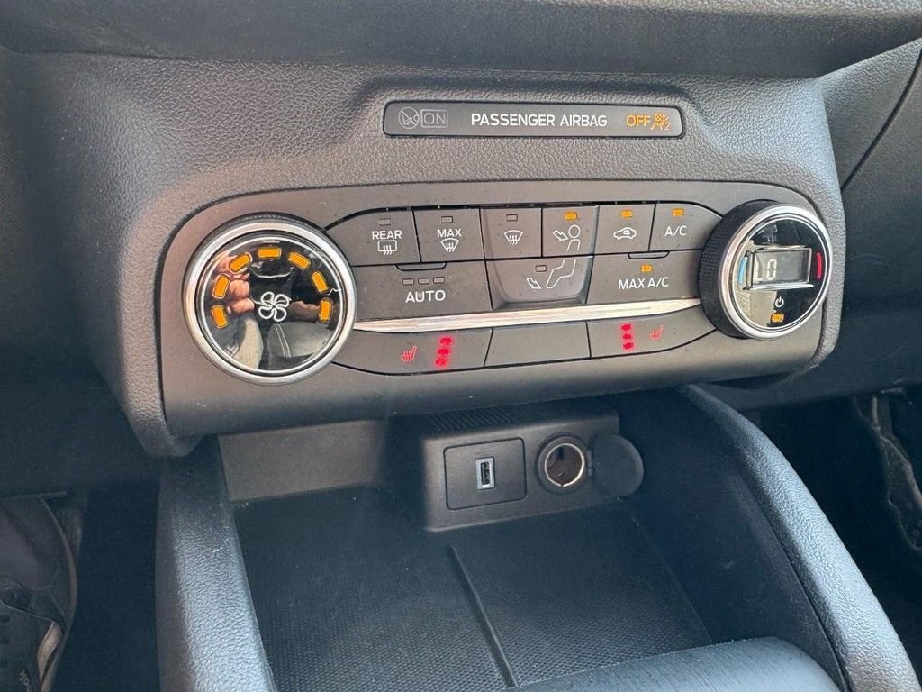 Used 2020 Gray Ford SE image 18
