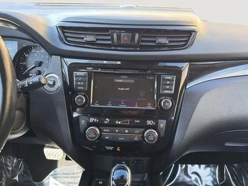 Used 2022 Pearl Metallic Nissan SV image 10