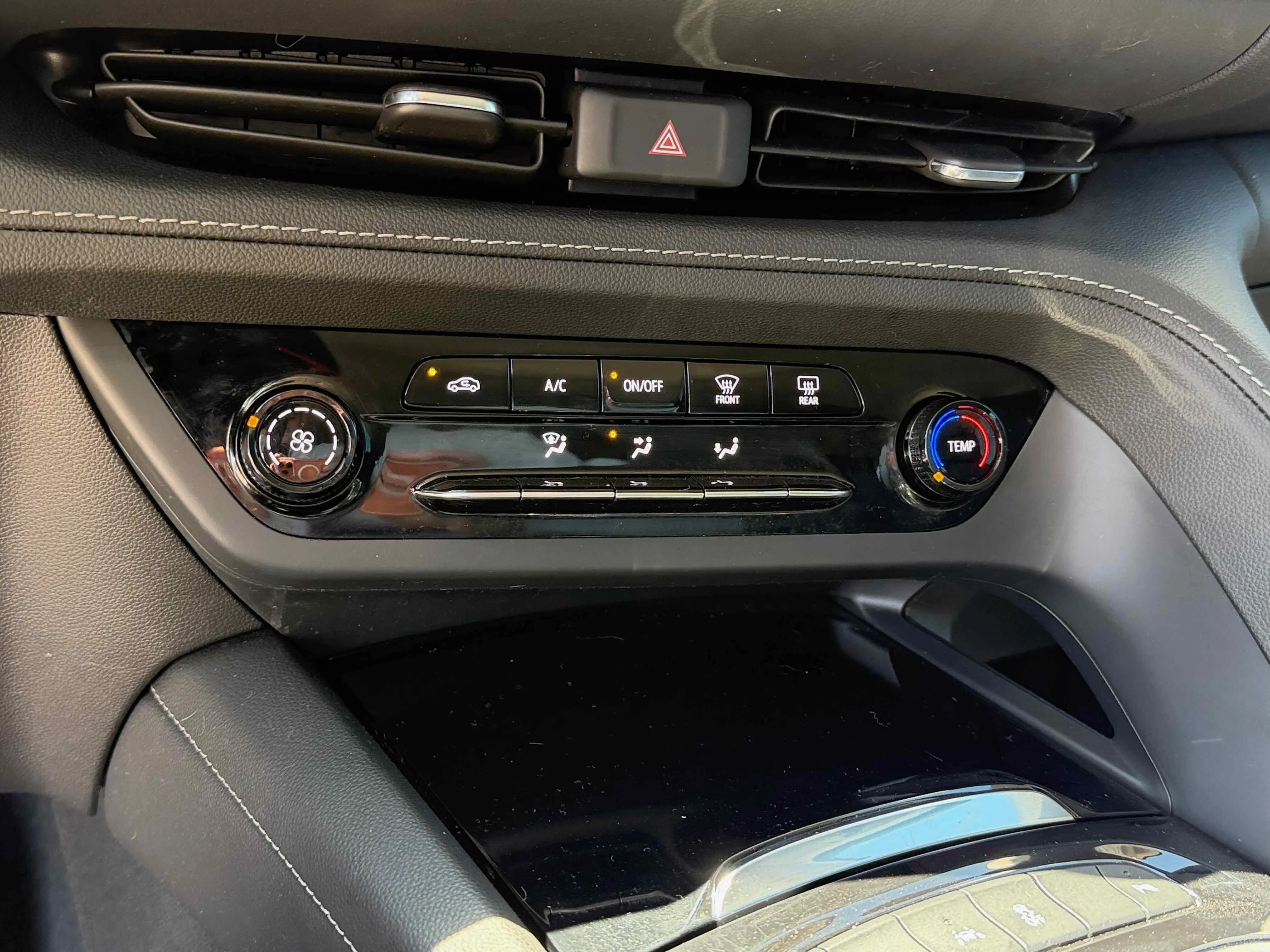 Used 2022 Summit White Buick Preferred image 22