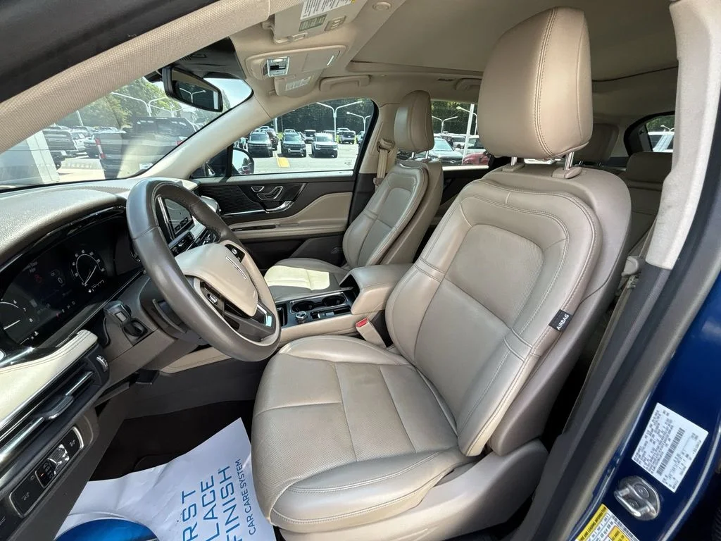 Used 2021 Blue Lincoln Standard image 13