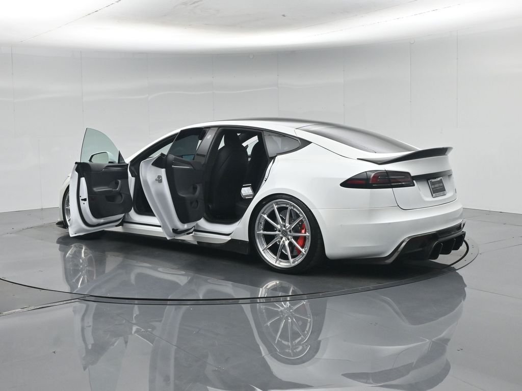 Used 2022 White Tesla Plaid image 33