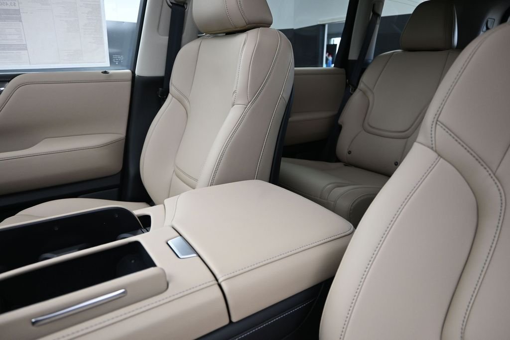 New 2026 RADIANT WHITE INFINITI Pure 2WD image 14