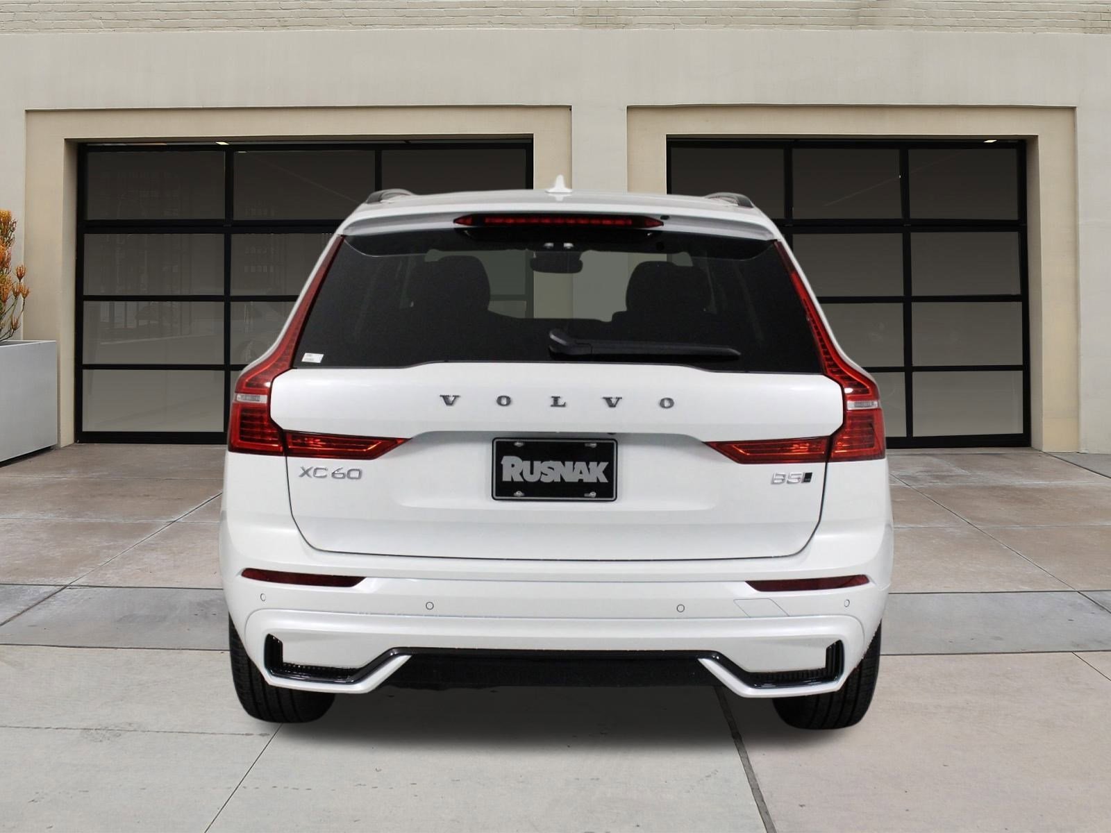 2025 Volvo XC60 B5 Core photo 3