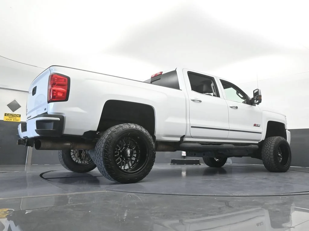 Used 2018 Summit White Chevrolet LTZ image 68