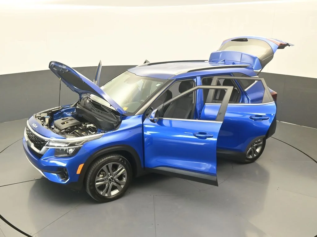 Used 2023 Neptune Blue Kia S image 59