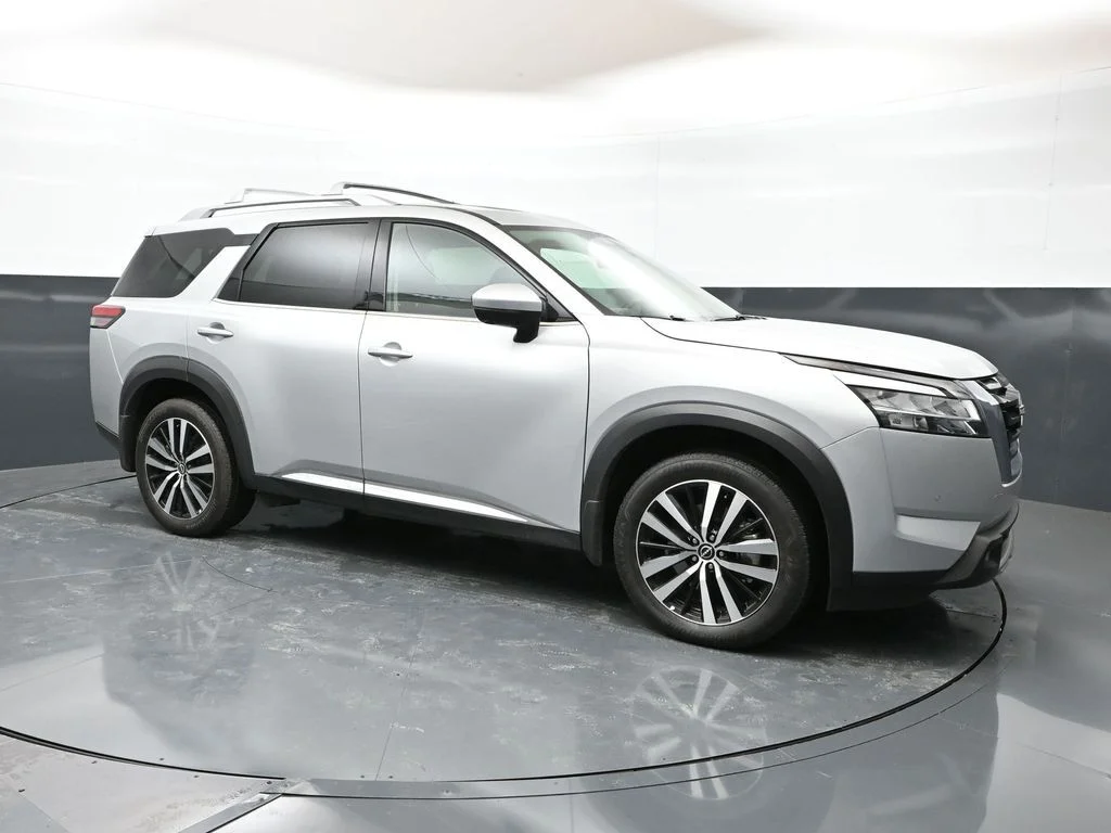 2024 Nissan Pathfinder Platinum 4WD's photo