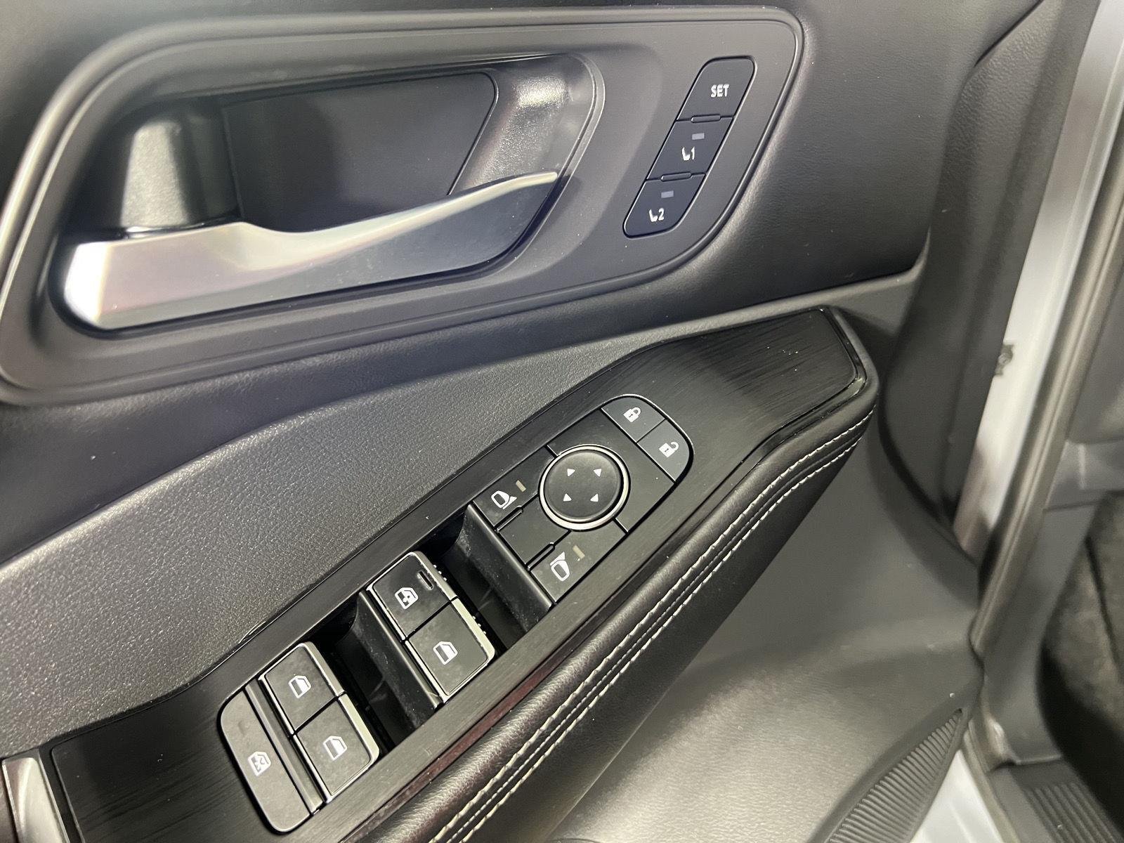 Used 2022 Boulder Gray Pearl Nissan SL image 13