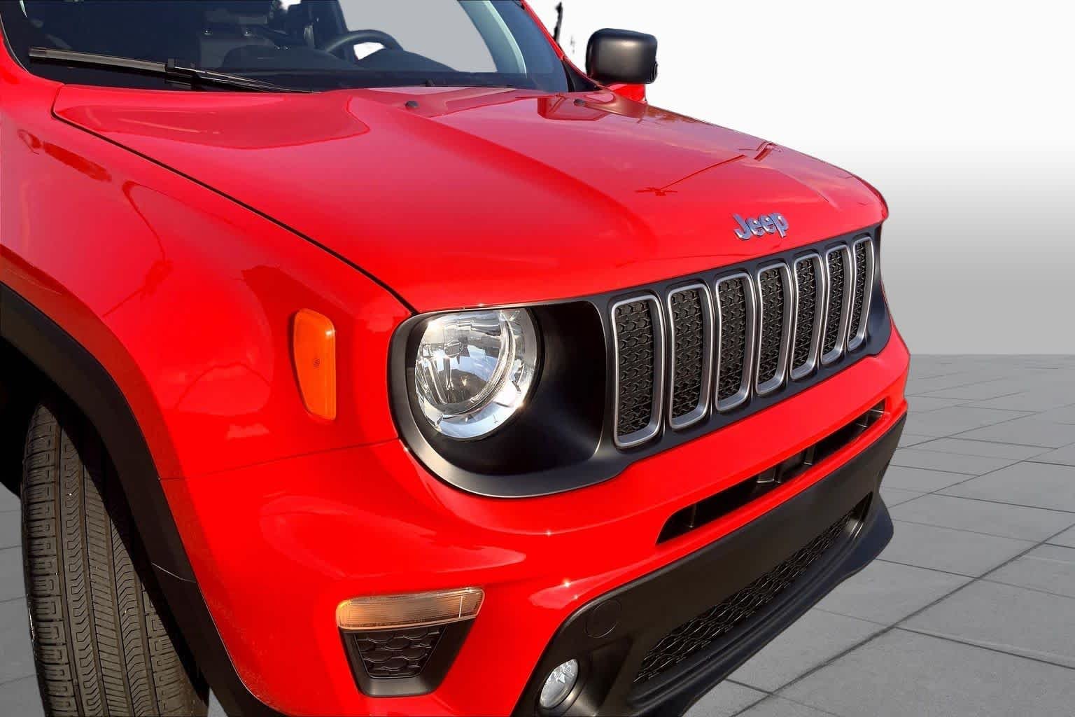 Used 2023 Colorado Red Clearcoat Jeep Latitude image 29
