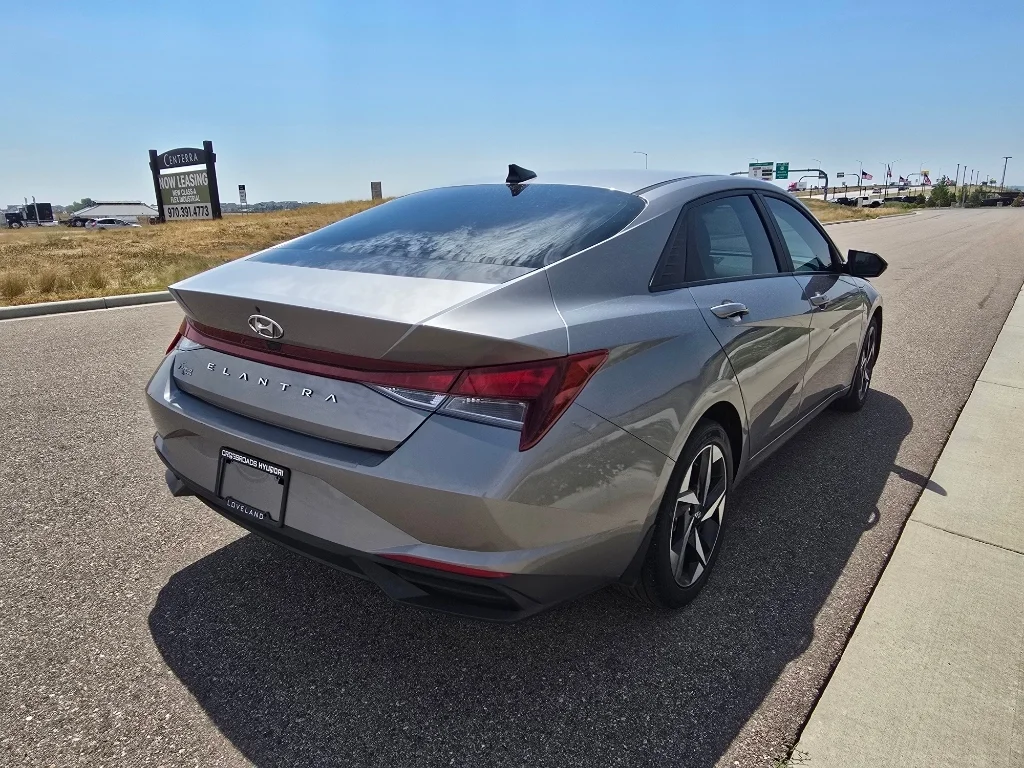 Used 2023 Fluid Metal Hyundai SEL image 5