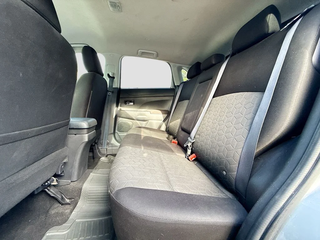 Used 2021  Mitsubishi 2.0 LE image 24