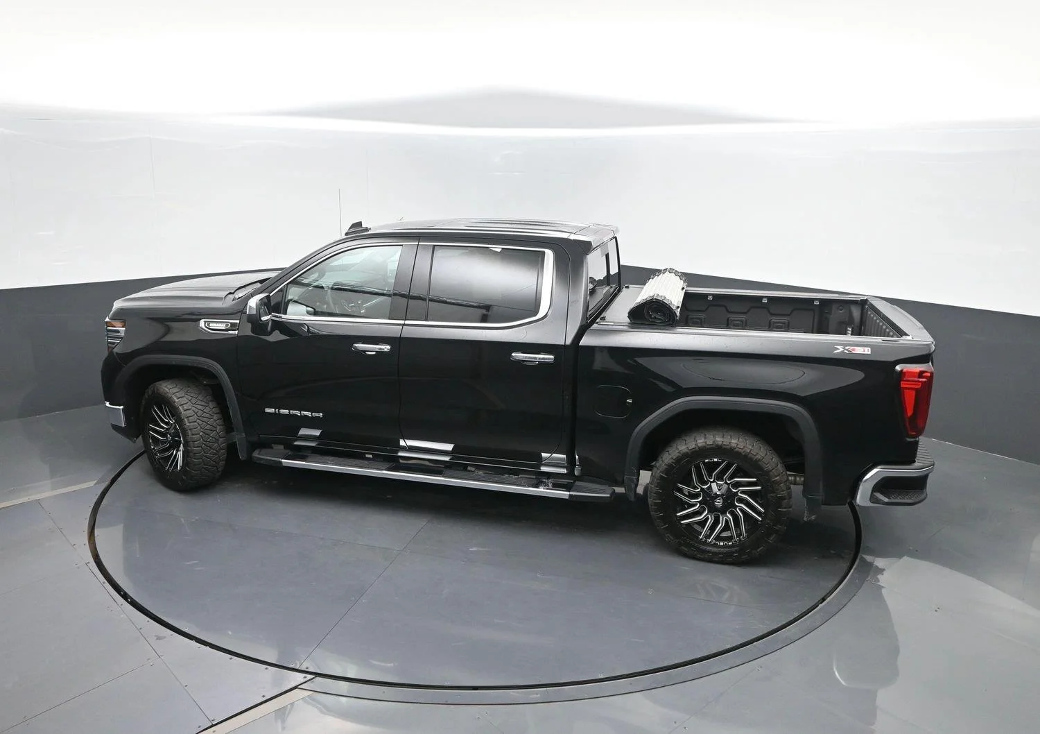 Used 2023 ONYX BLACK GMC SLT image 38