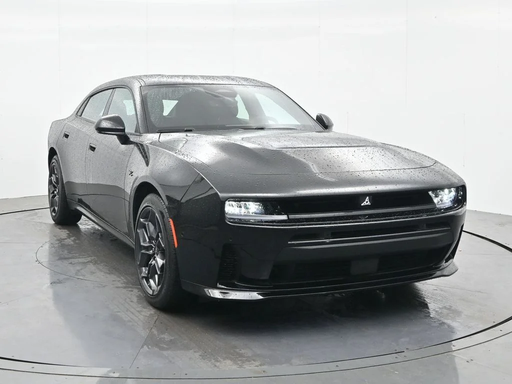 New 2026 Diamond Black Crystal Pearlcoat Dodge R/T image 4