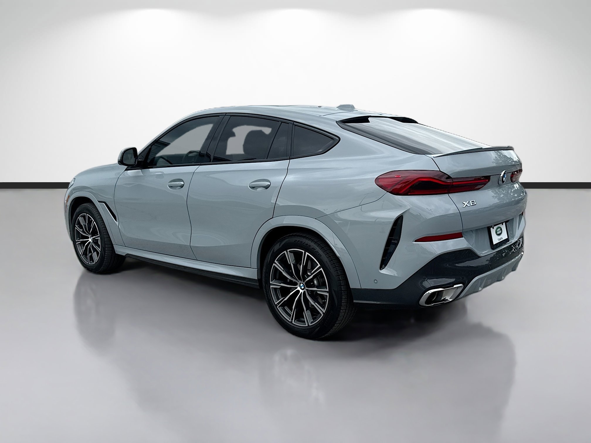 Used 2024 Gray Metallic BMW xDrive40i image 3
