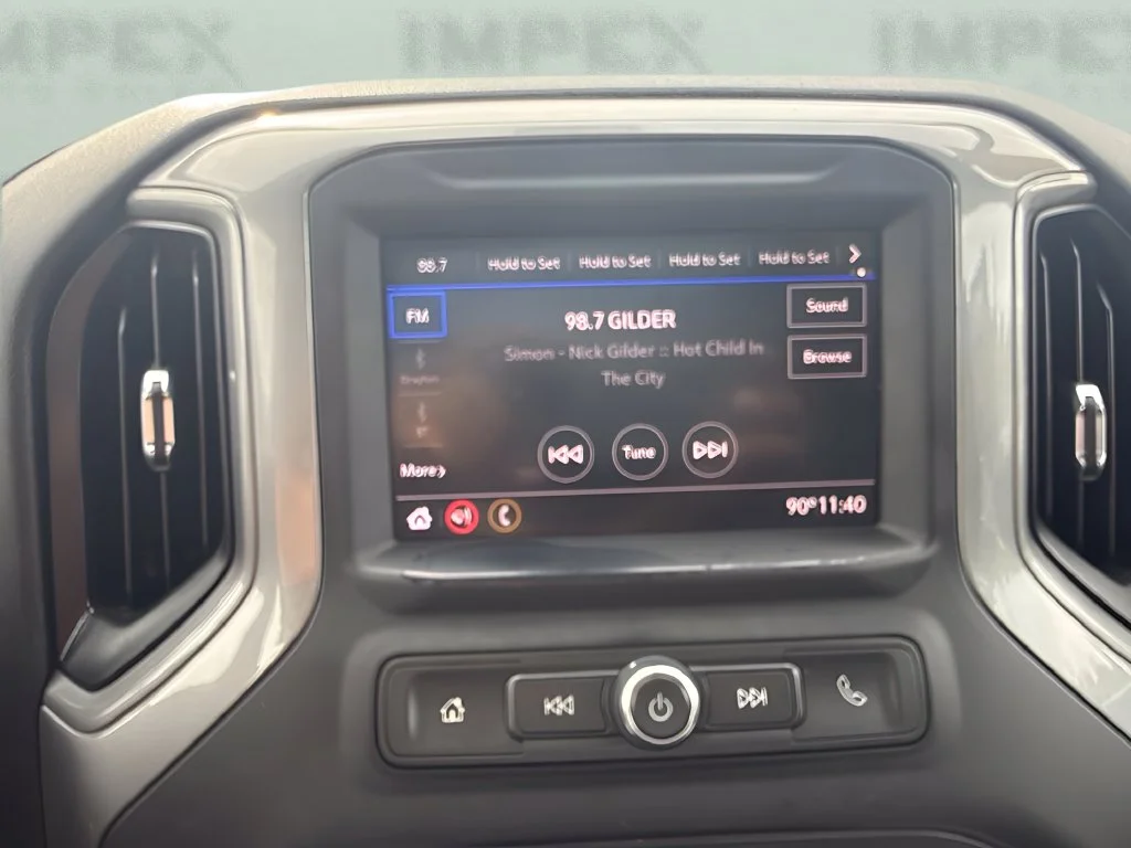 Used 2020 White GMC Base image 14