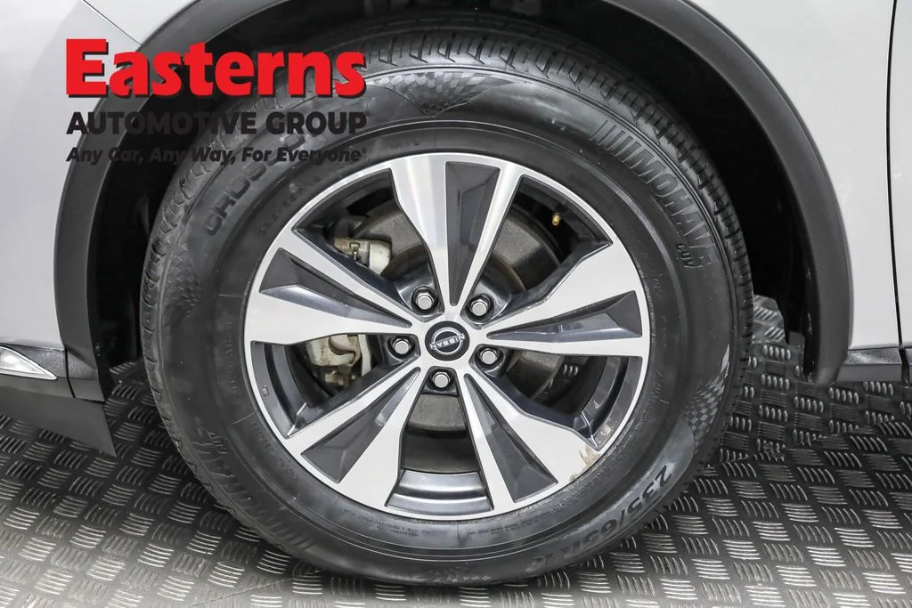 Used 2023 Silver Nissan SV image 30