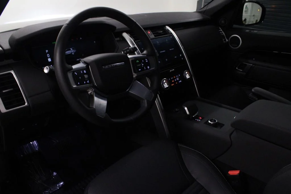 Used 2025 Santorini Black Metallic Land Rover S image 21