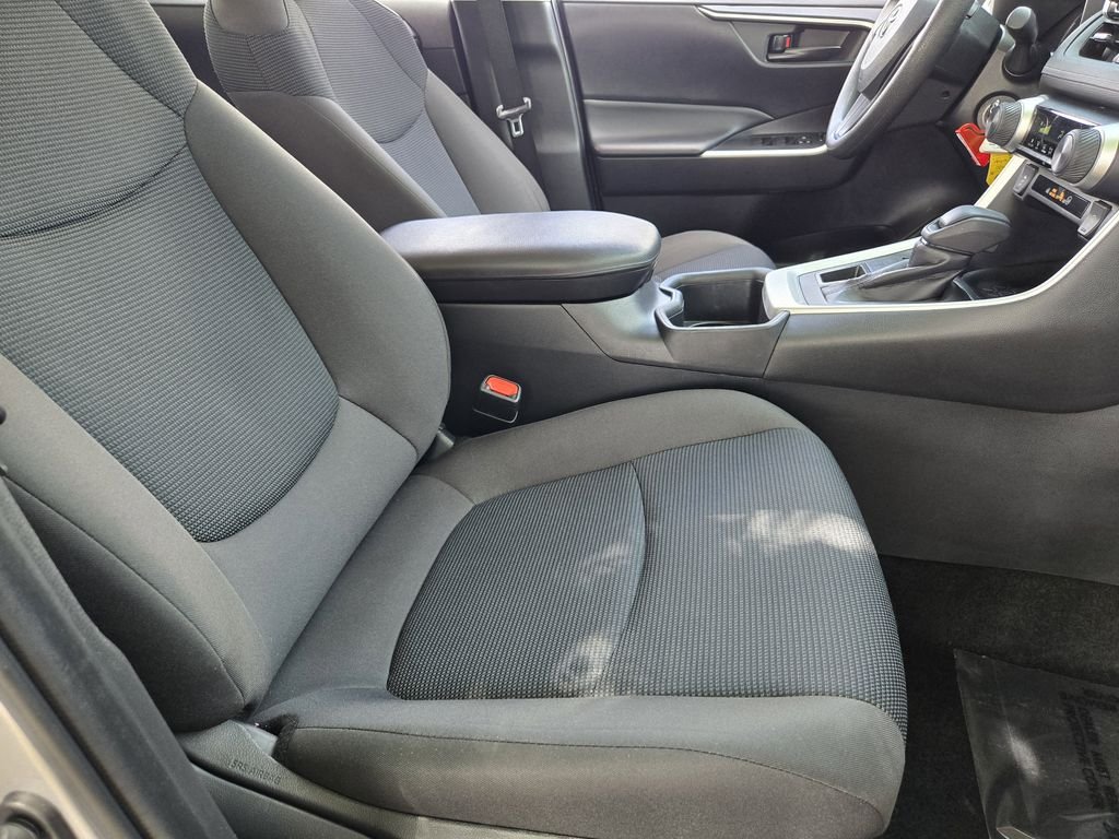 2024 Toyota RAV4 LE - Photo 9