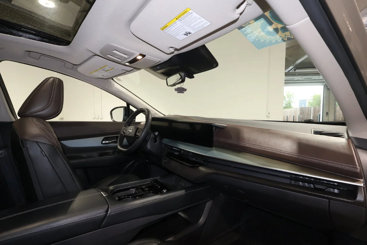 Used 2025 Gold Nissan Platinum image 28