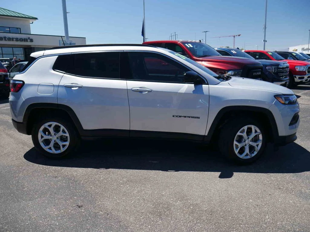 Used 2024 Silver Jeep Latitude image 20