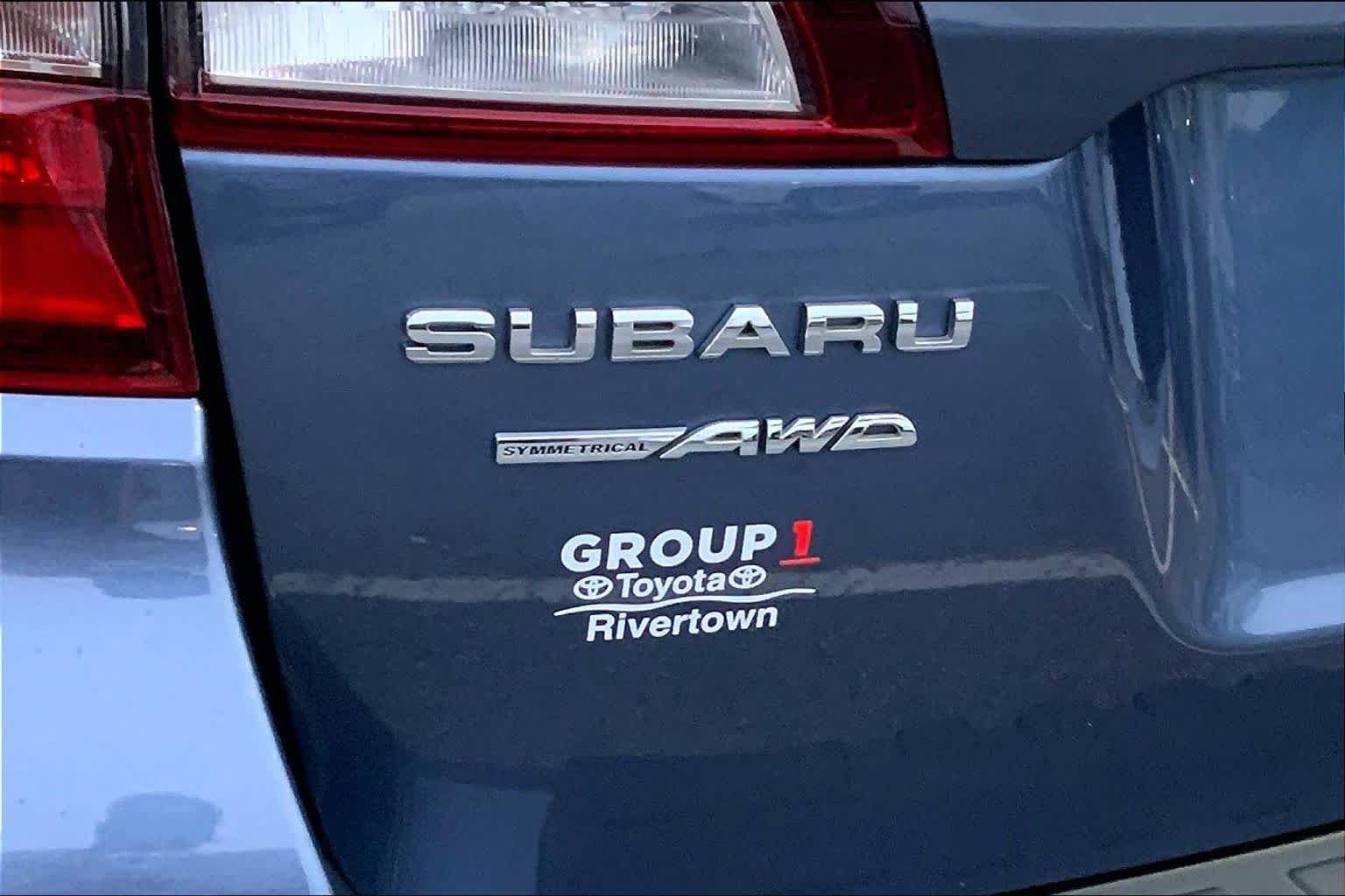 Used 2018 Twilight Blue Metallic Subaru Limited image 29