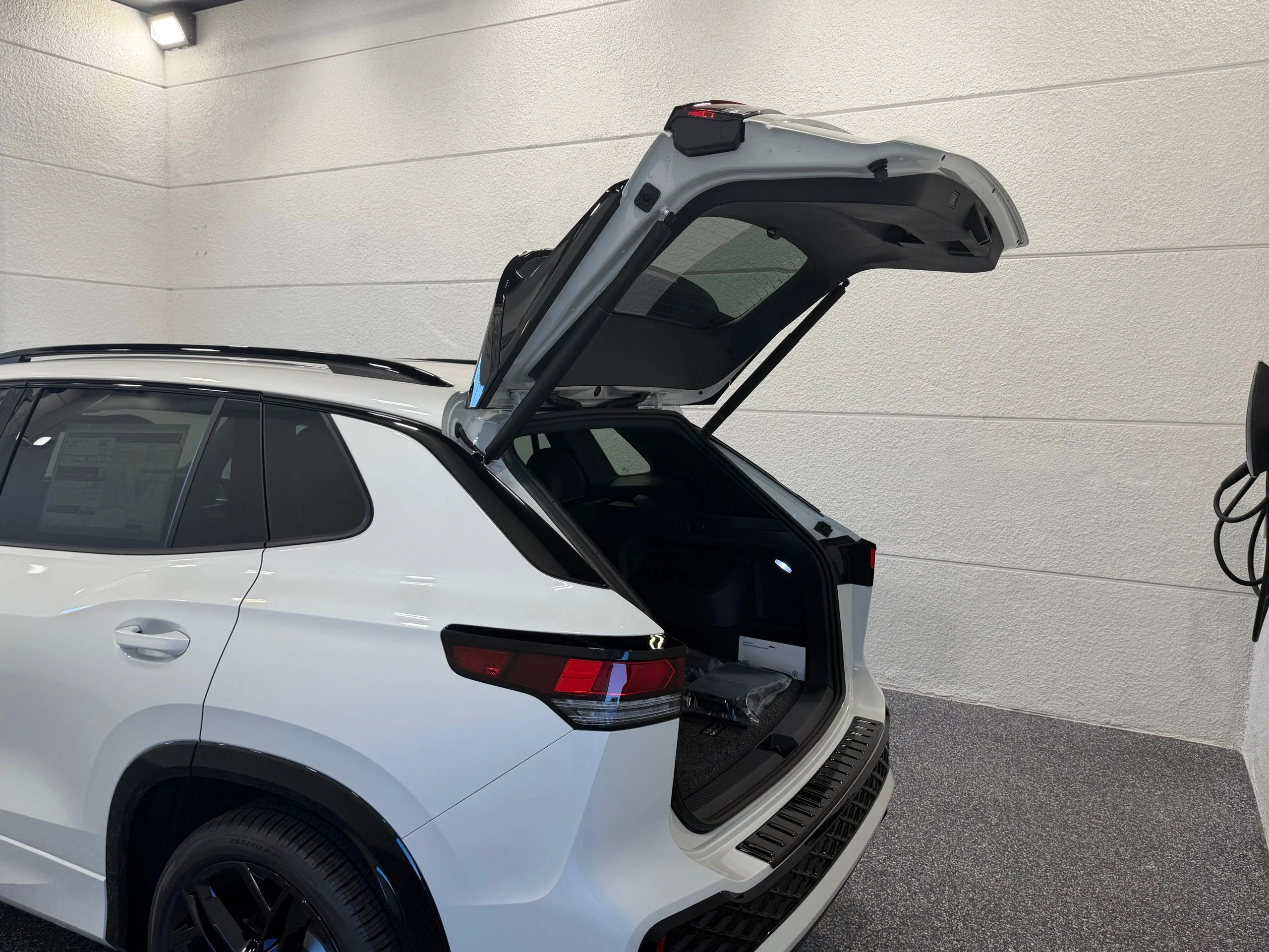 New 2026 White Volkswagen 2.0T SE R-Line Black image 23