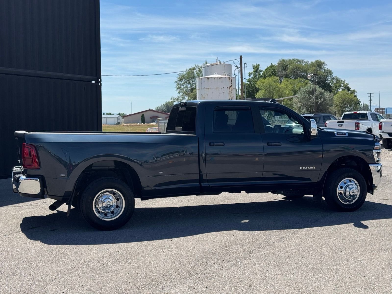 View vehicle photo 5