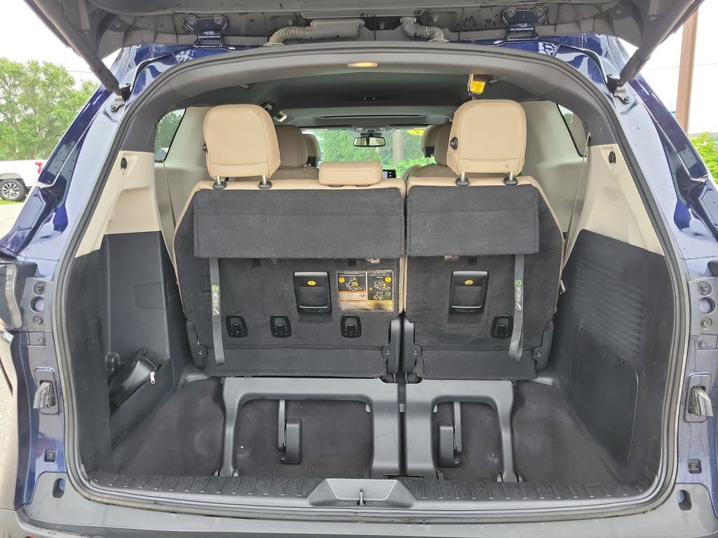 Used 2023  Toyota XLE image 8
