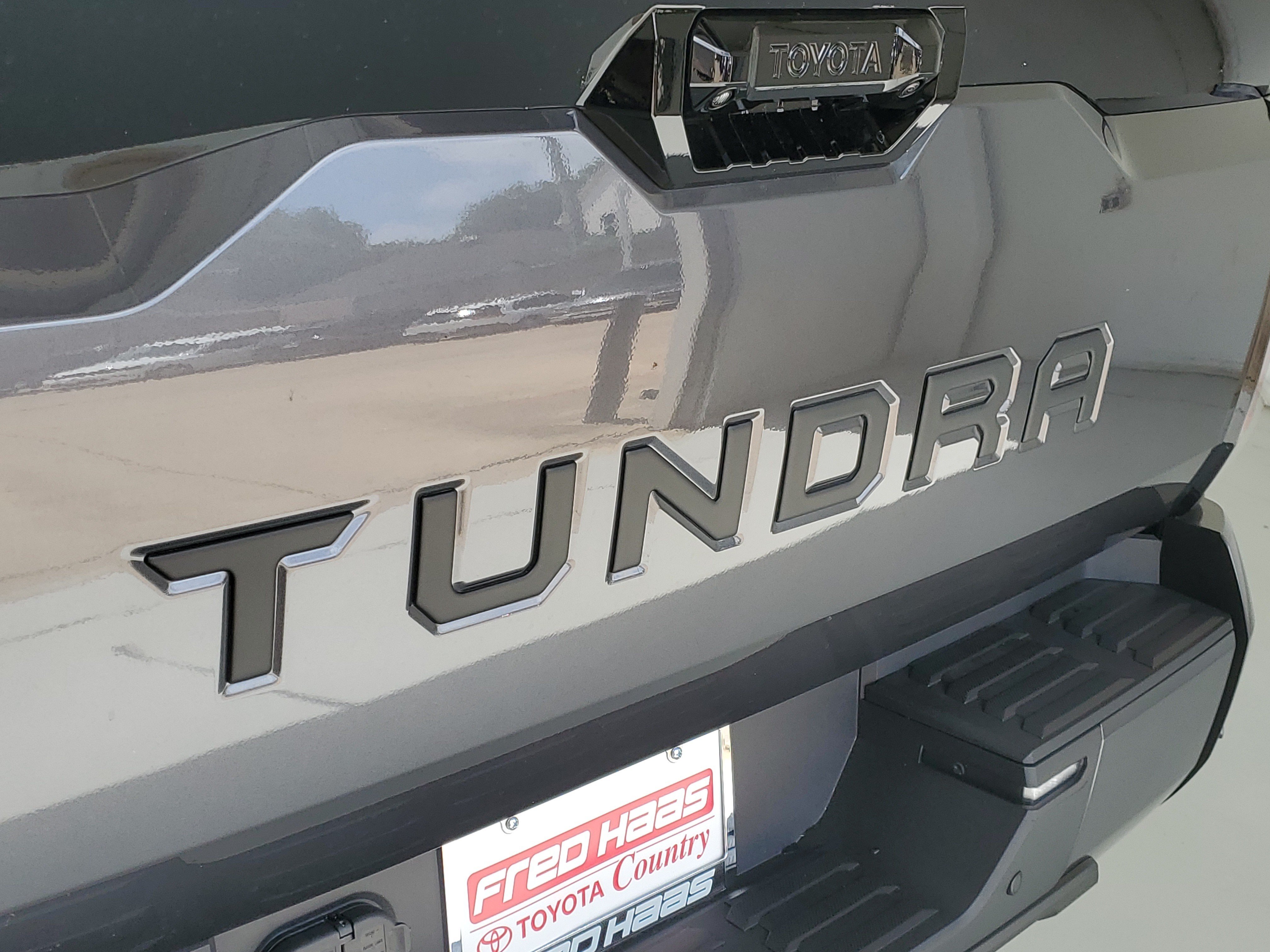 New 2026 Magnetic Gray Metallic Toyota  Platinum image 9