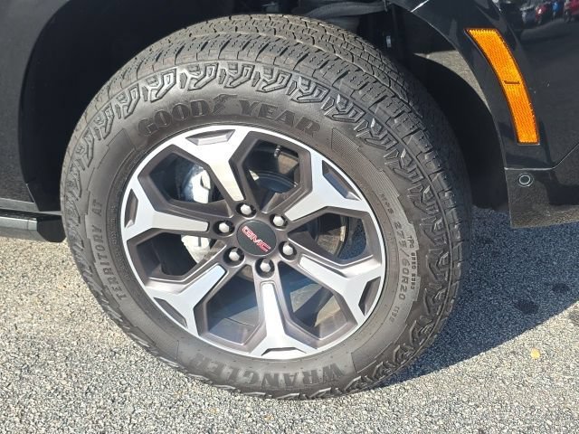 Used 2025 Onyx Black GMC AT4 Ultimate image 12