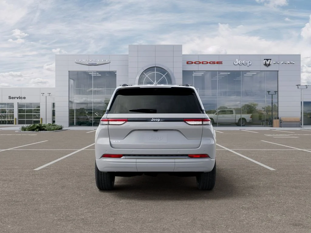 New 2026 Bright White Clear-Coat Exterior Paint Jeep Limited Reserve image 7