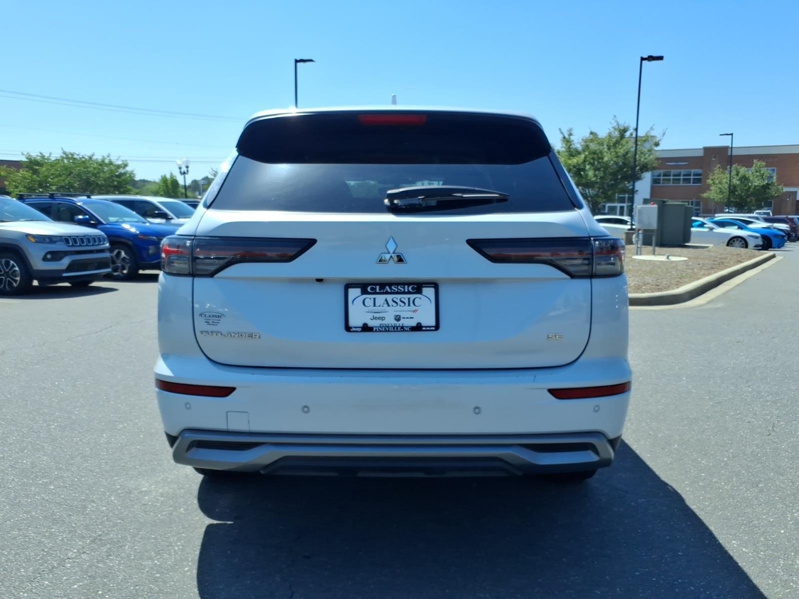 Used 2025  Mitsubishi SE image 16