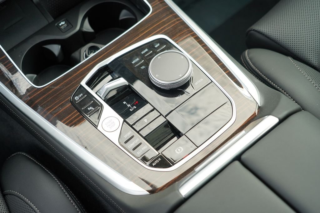 New 2026 Alpine White BMW sDrive40i image 25