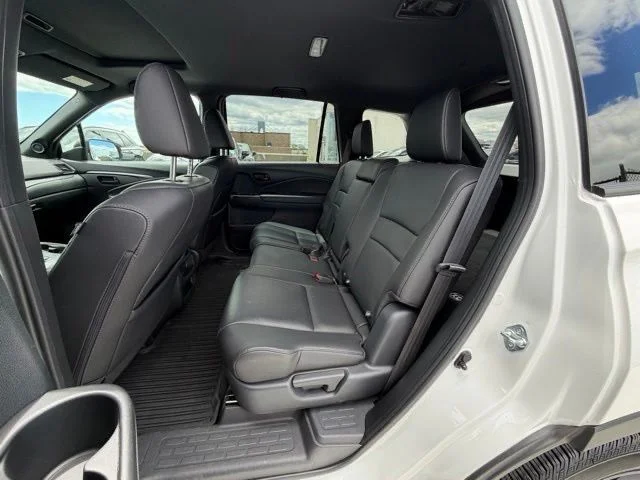 Used 2023  Honda EX-L image 12