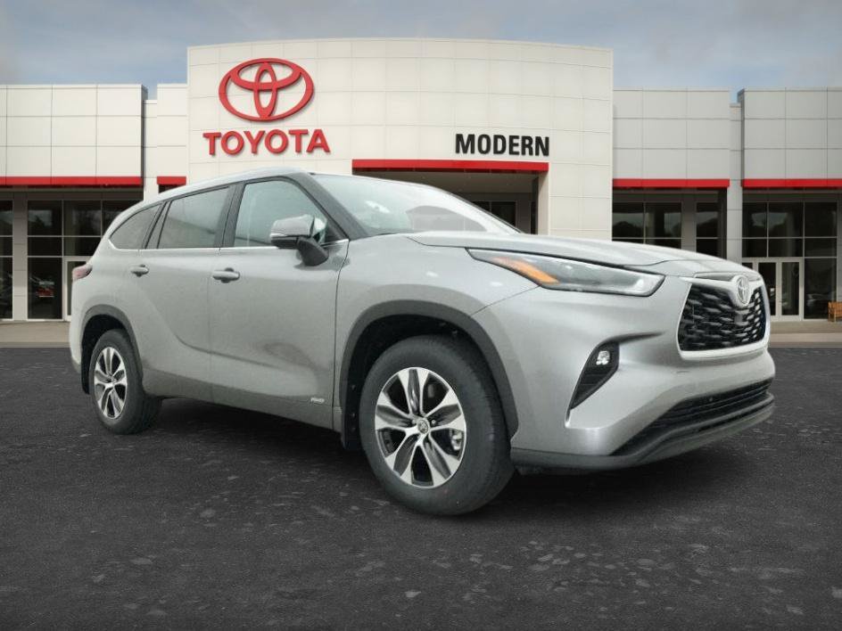 New 2026 Heavy Metallic Toyota Hybrid XLE image 16
