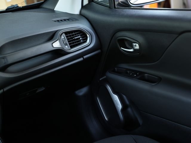 Used 2022 Alpine White Clearcoat Jeep Sport image 28