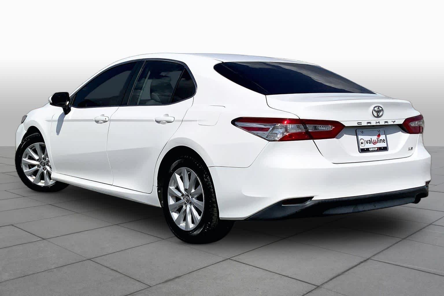 Used 2018 Super White Toyota LE image 12