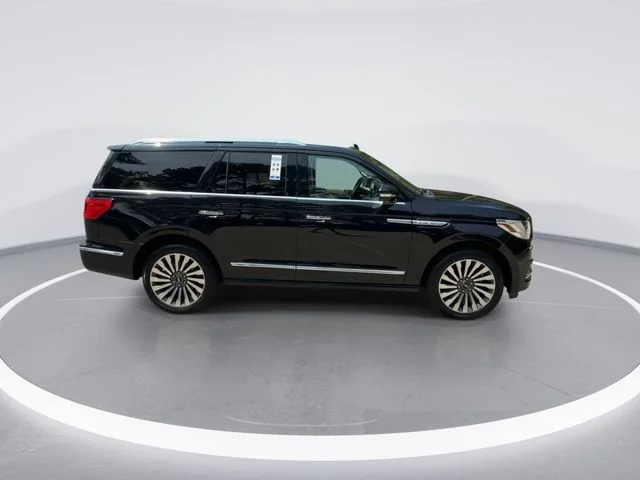 Used 2019 Black Lincoln Reserve image 9