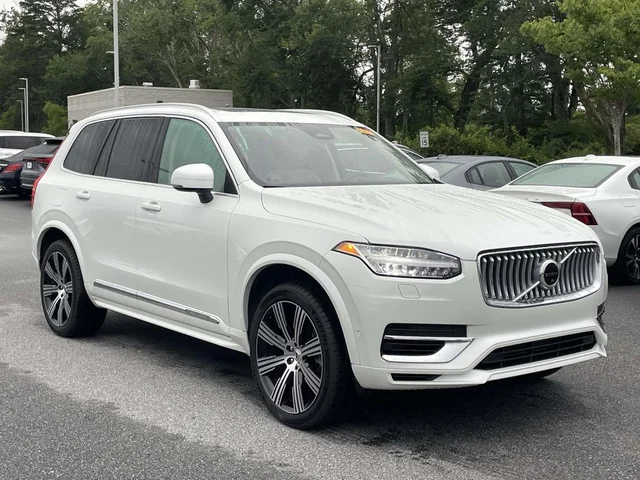 2023 Volvo XC90 T8 Plus